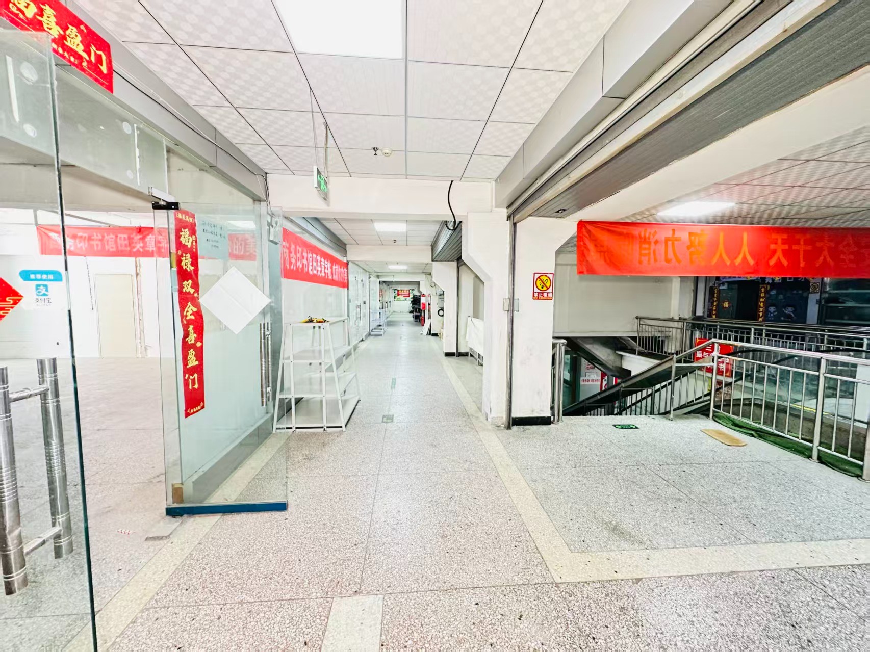 家乐巷引入人工智能技术应用场景，推动AI与商业、零售、电商、企业服务等领域融合发展。